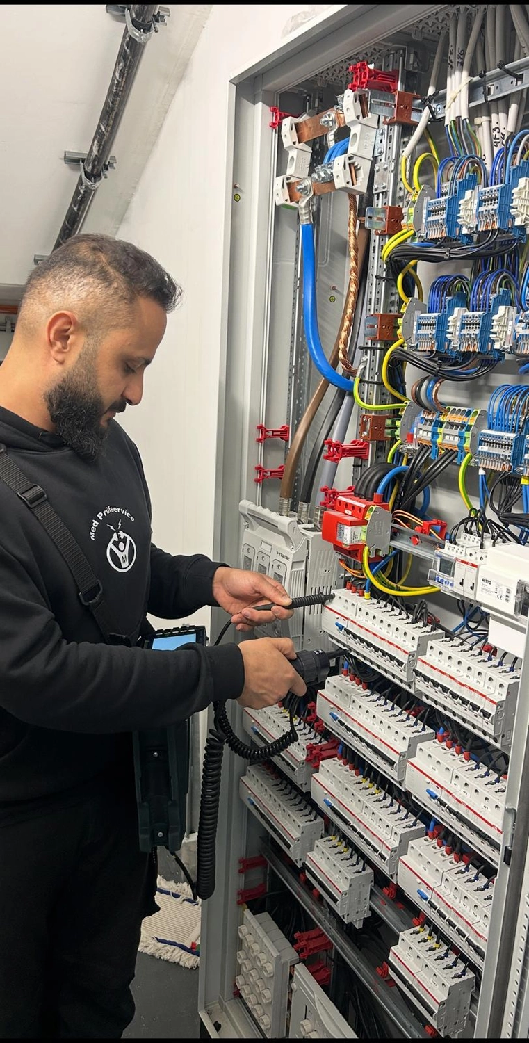 Med Prüfservicre - Anbieter von Elektrogeräten - Sichere ortsfeste Anlagen