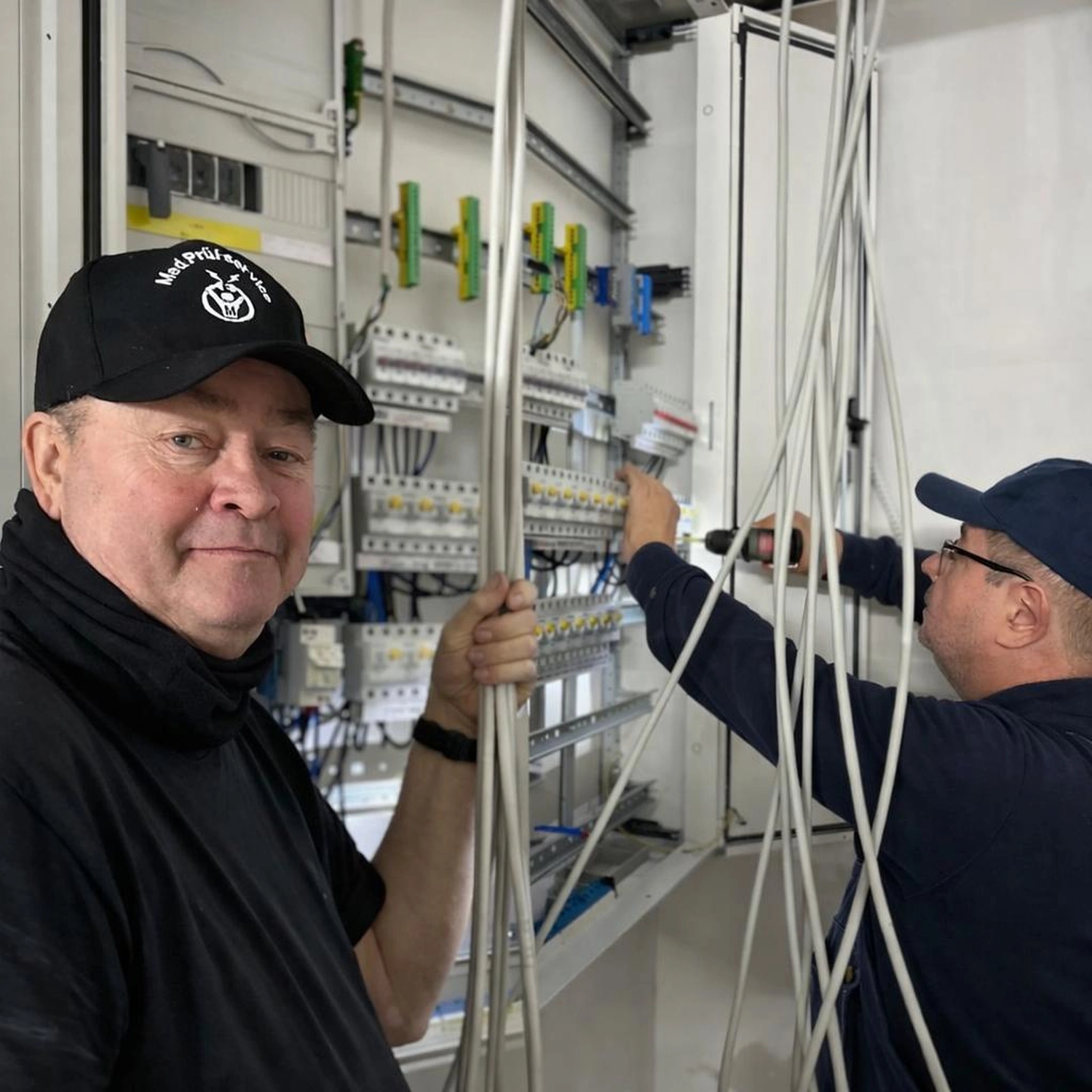 Med Prüfservice - Anbieter von Elektrogeräten - Serverprüfung